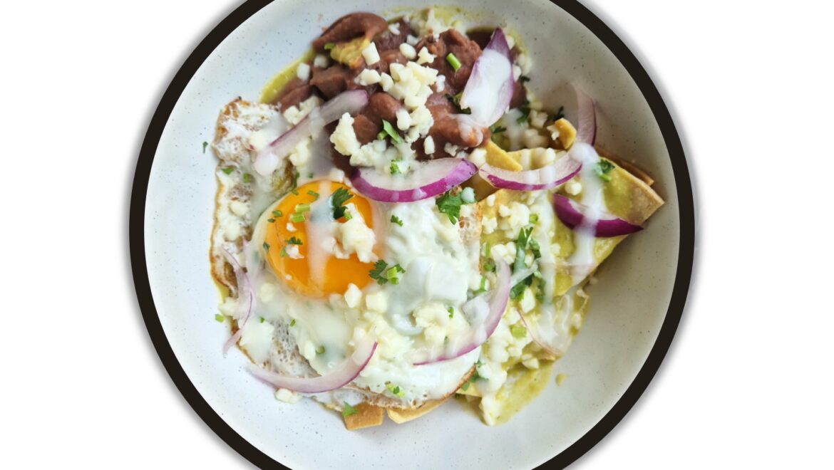 CHILAQUILES CON SALSA DE AGUACATE